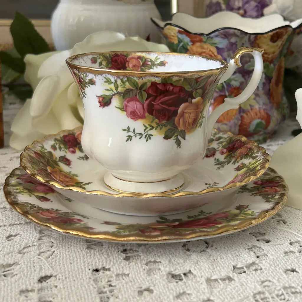 Vintage Royal Albert Old Country Roses Tea Cup Trio – hillsvintage