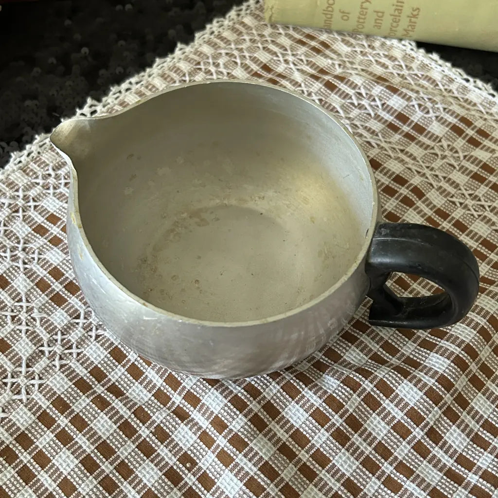Atomic-Brevati-Coffee-Maker Serving