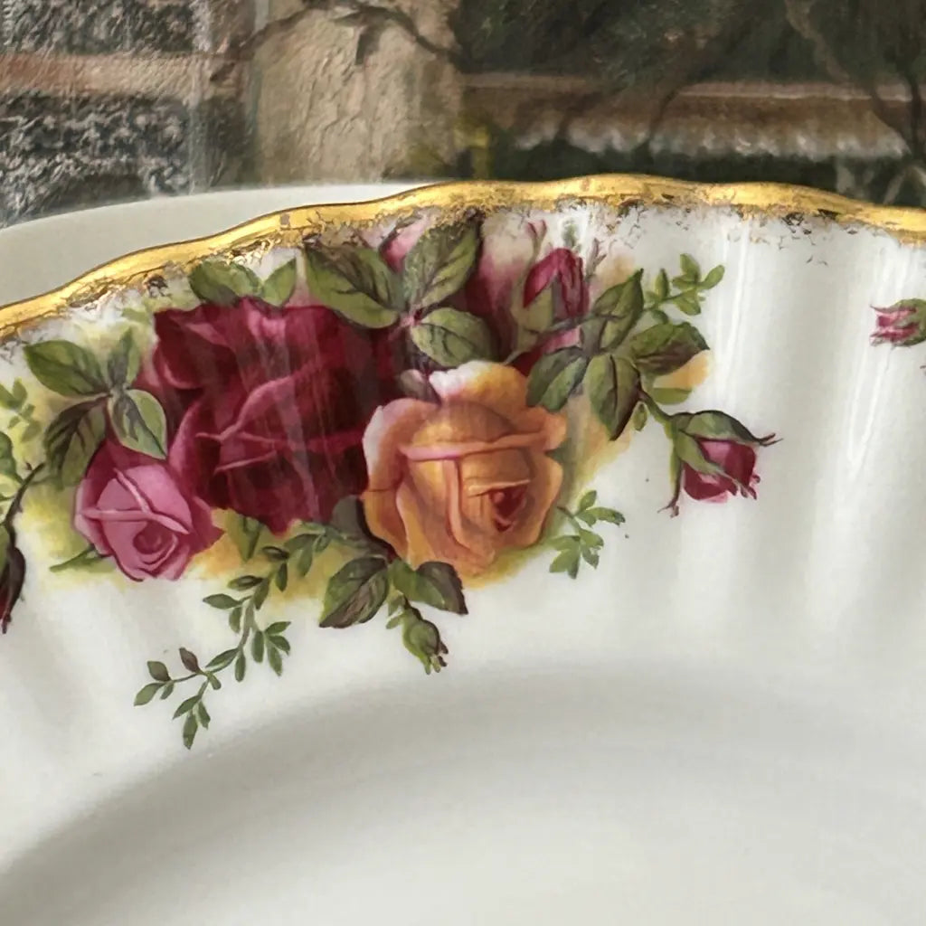 Royal Albert Old Country Roses DInner Plate Detail