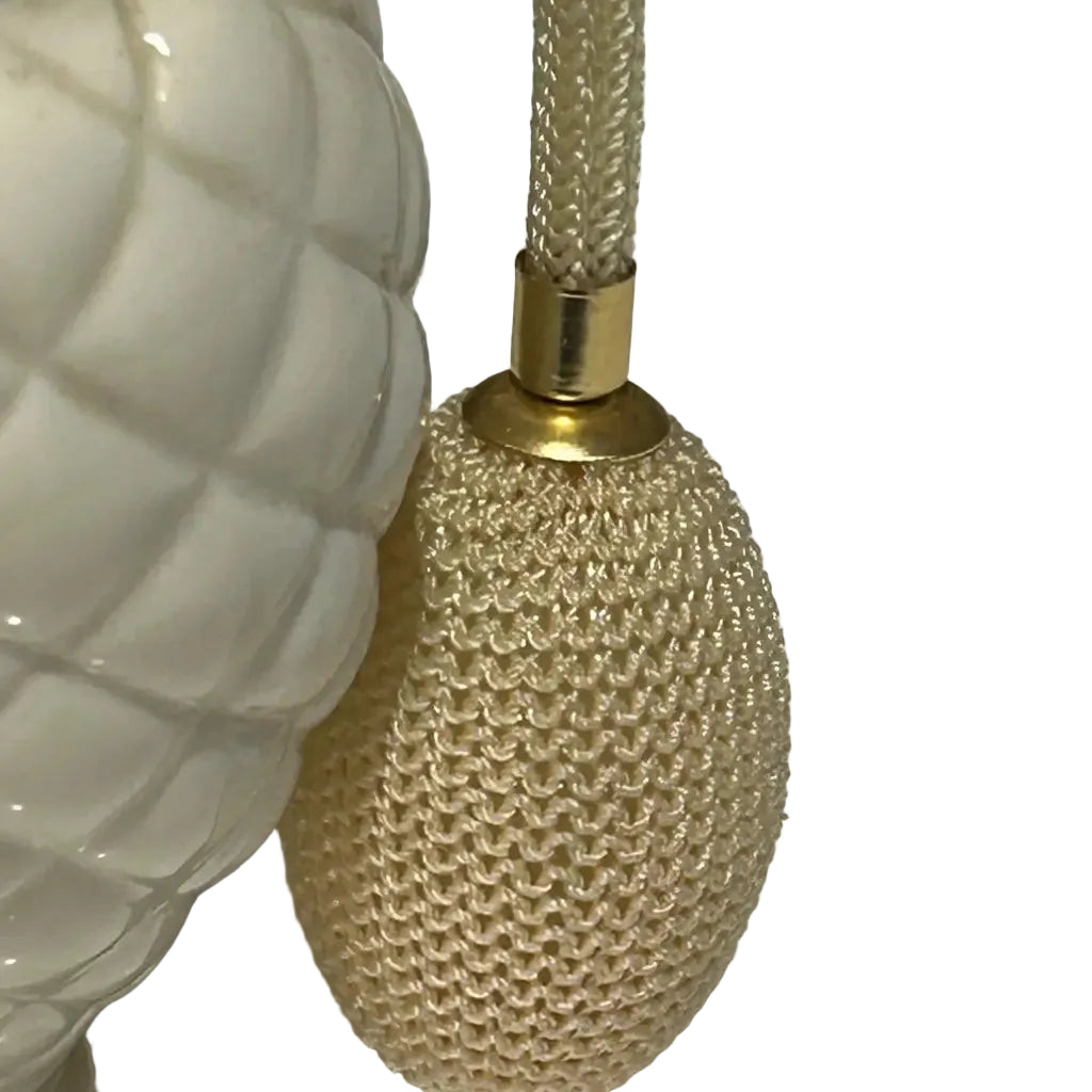 Vintage-1940s-Quilted-White-Glass-Perfume-Atomiser-with-Gold-Hardware-IMG-9678 Bulbus