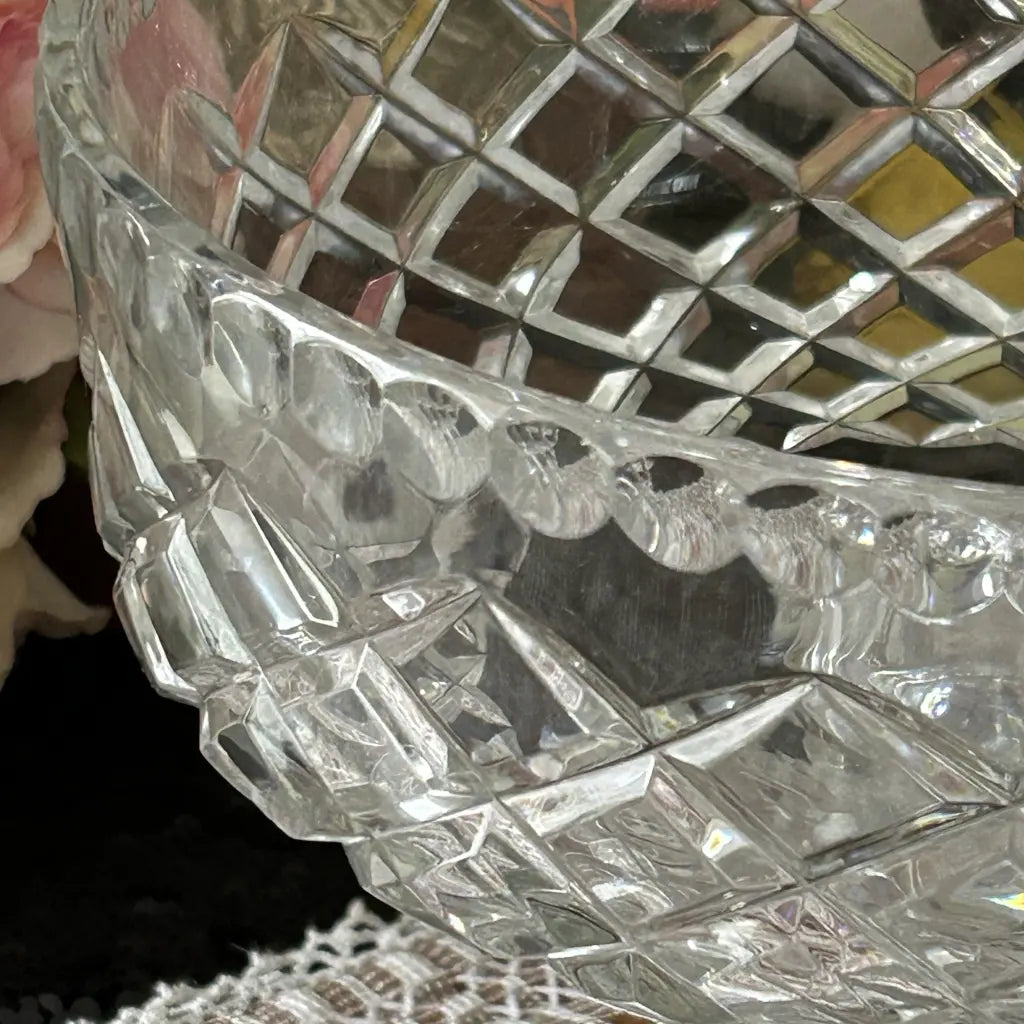 Vintage-crystal-cut-bowl Close