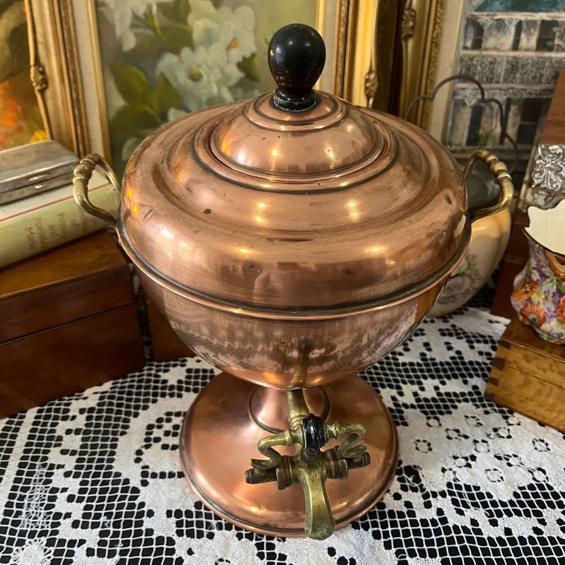 Antique Beldray Hammered Copper Urn c.1900 Detail